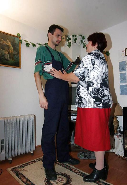 13P Mature&Young - Le Reparateur TV 1