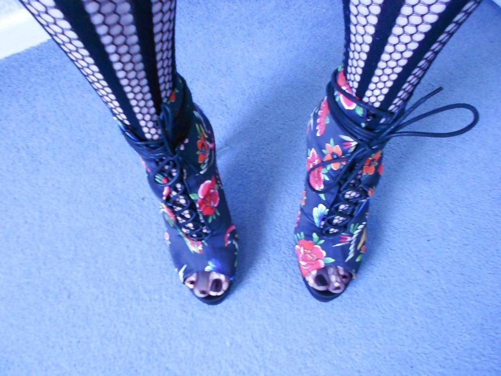 25P Tranny Supersatin Emo Goth Rock Chick Pics 1 ( inside )
