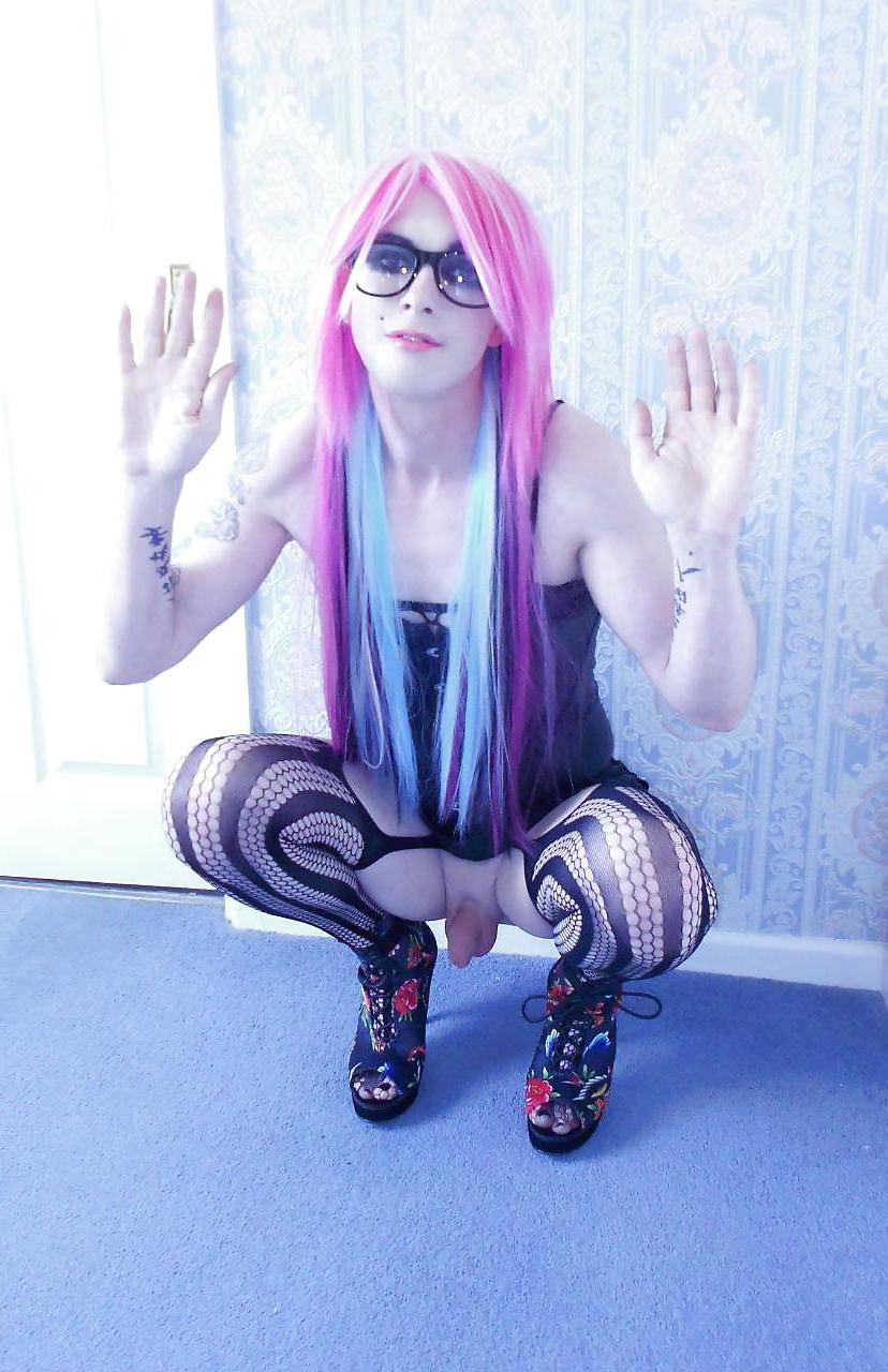 25P Tranny Supersatin Emo Goth Rock Chick Pics 1 ( inside )
