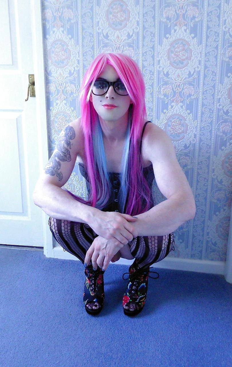 25P Tranny Supersatin Emo Goth Rock Chick Pics 1 ( inside )