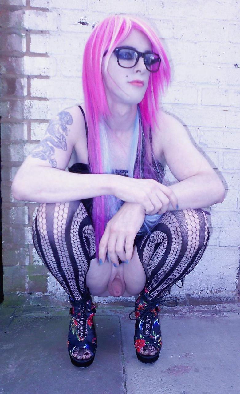 20P Tranny Kitty Emo Goth Rock Chick Pics 2 ( outdoors ) Prt 1