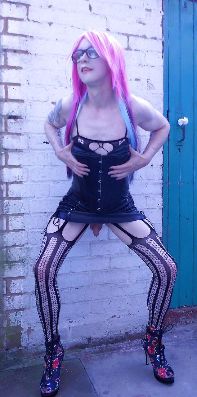 20P Tranny Kitty Emo Goth Rock Chick Pics 2 ( outdoors ) Prt 1