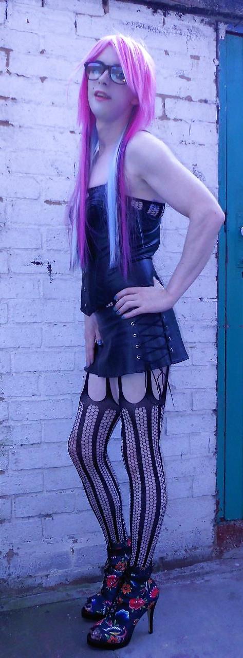 20P Tranny Kitty Emo Goth Rock Chick Pics 2 ( outdoors ) Prt 1
