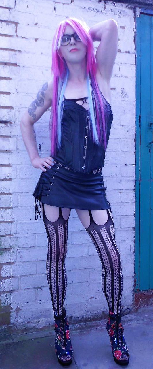 20P Tranny Kitty Emo Goth Rock Chick Pics 2 ( outdoors ) Prt 1