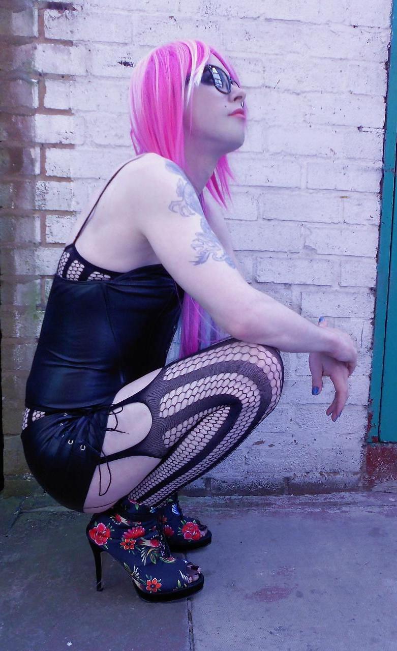 20P Tranny Kitty Emo Goth Rock Chick Pics 2 ( outdoors ) Prt 1