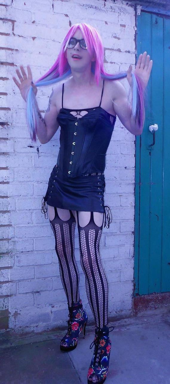 20P Tranny Kitty Emo Goth Rock Chick Pics 2 ( outdoors ) Prt 1