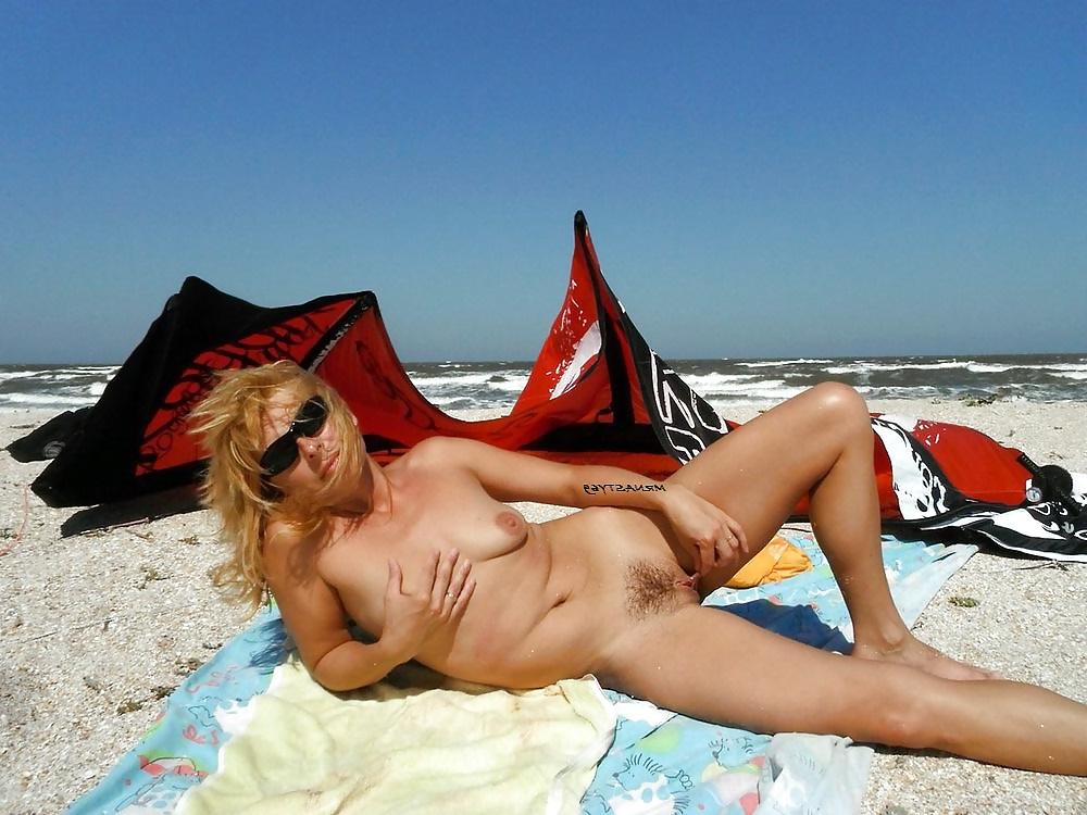 8P Wife Showing Her Nice Pussy On The Beach