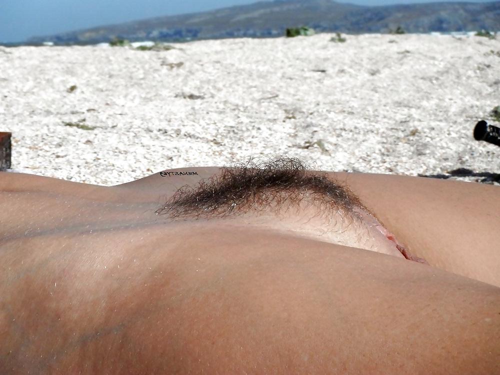 8P Wife Showing Her Nice Pussy On The Beach