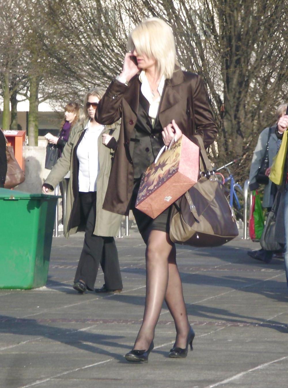 25P Street Voyeur Mature Women 