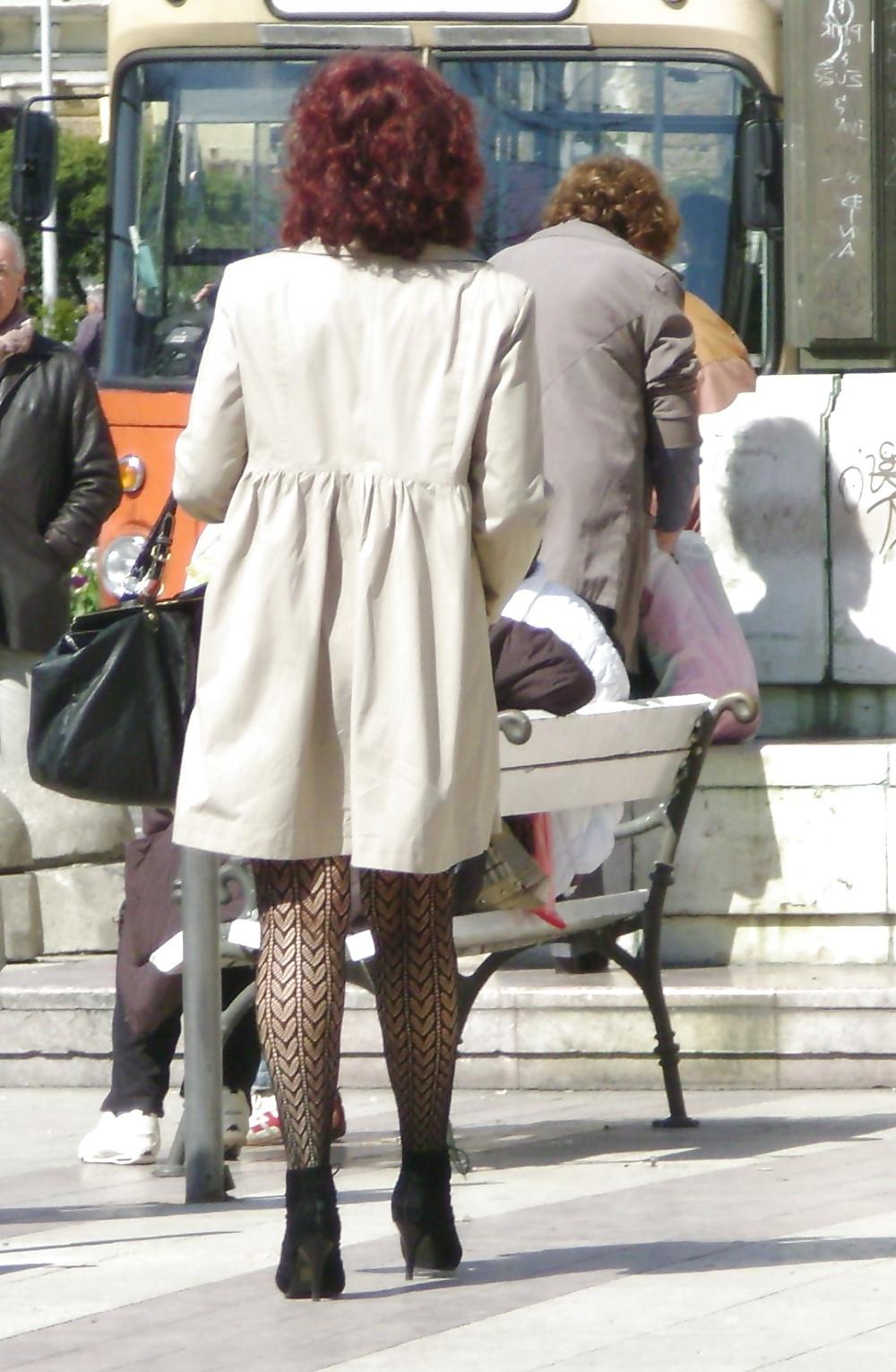 25P Street Voyeur Mature Women 