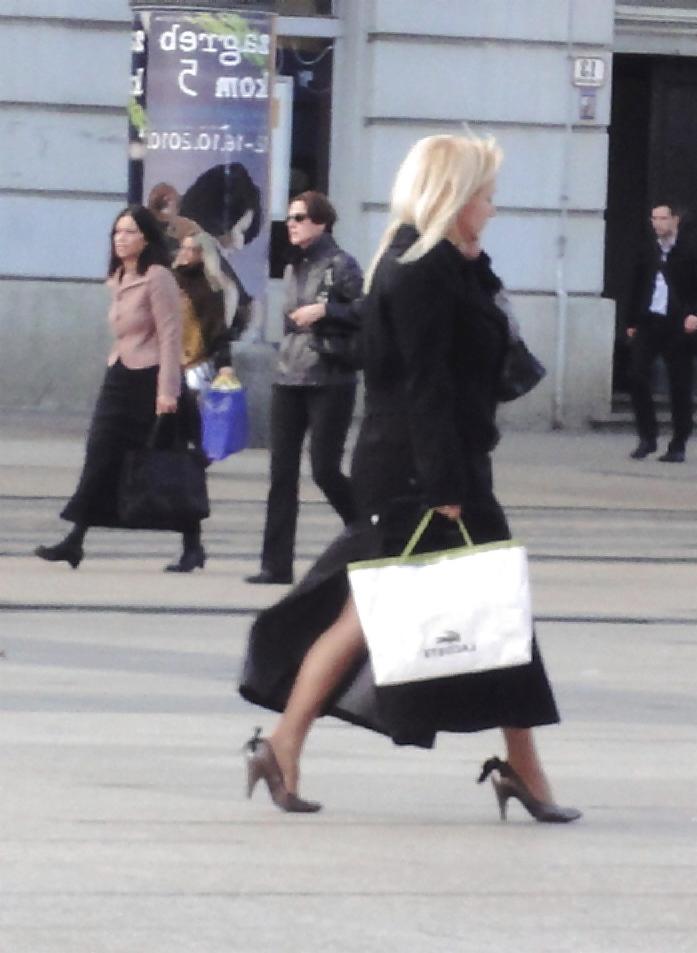25P Street Voyeur Mature Women 