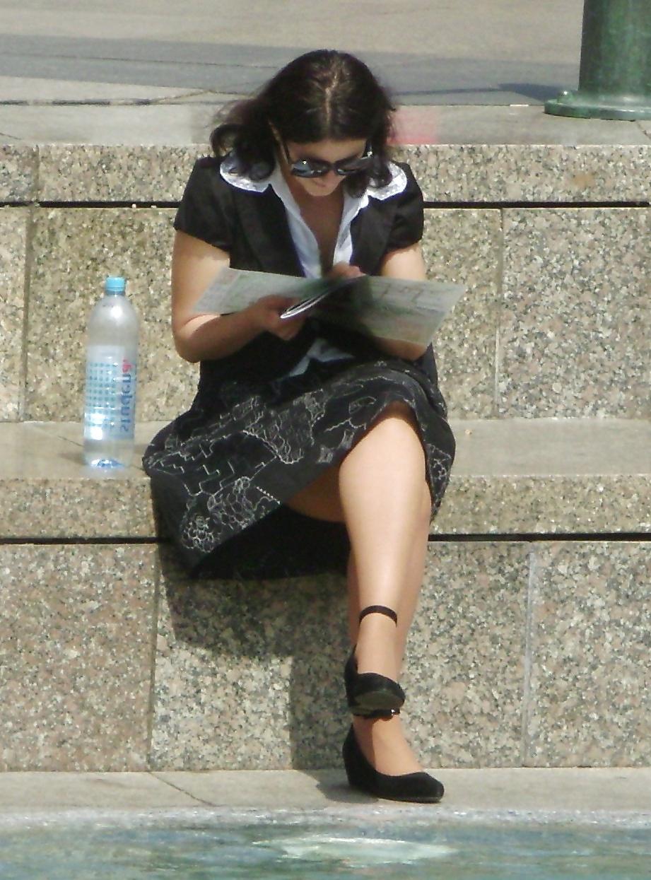 25P Street Voyeur Mature Women 