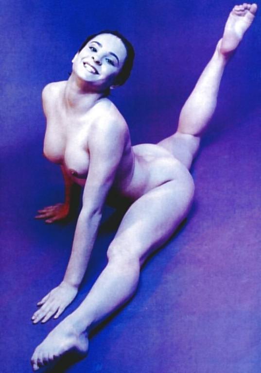 22P Corina Ungureanu - Naked Romanian Gimnast