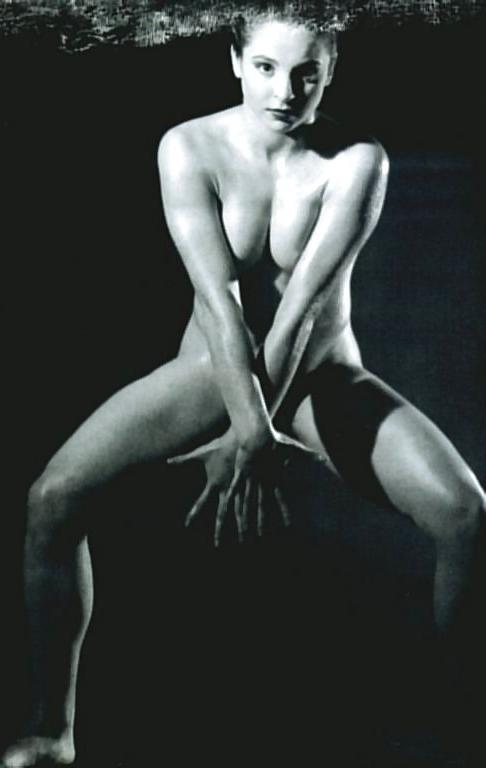 22P Corina Ungureanu - Naked Romanian Gimnast