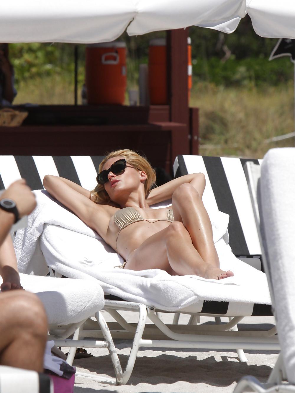 25P Michelle Hunziker sexy NEW Bikini Pics 2