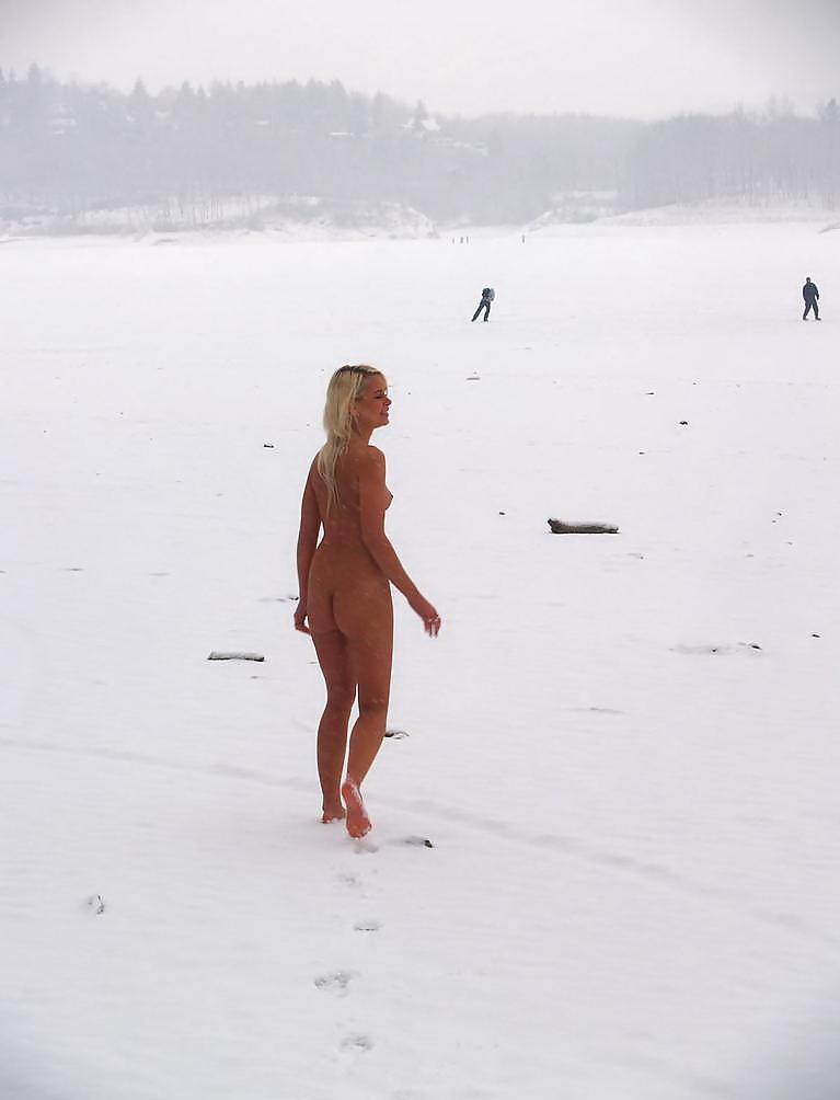 25P Snow girls 9: from Erotic 7
