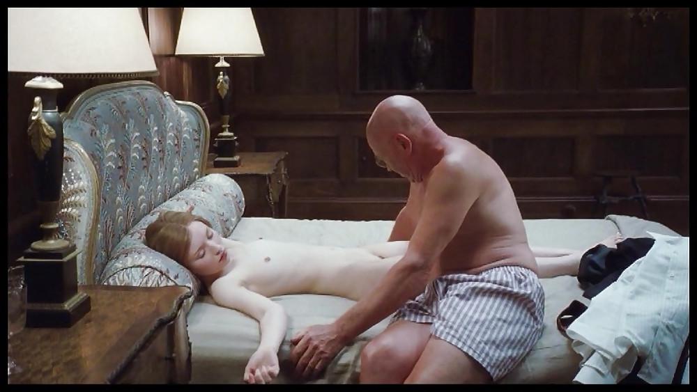 25P Emily Browning Ultimate Nude Collection