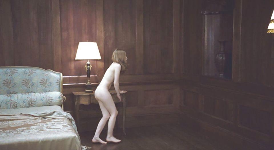 25P Emily Browning Ultimate Nude Collection