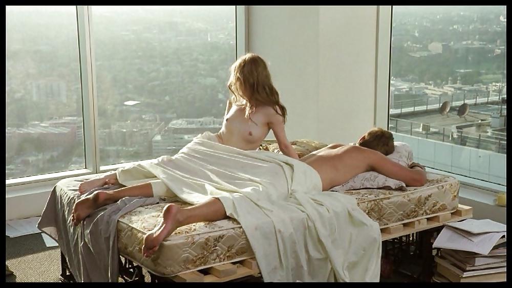 25P Emily Browning Ultimate Nude Collection