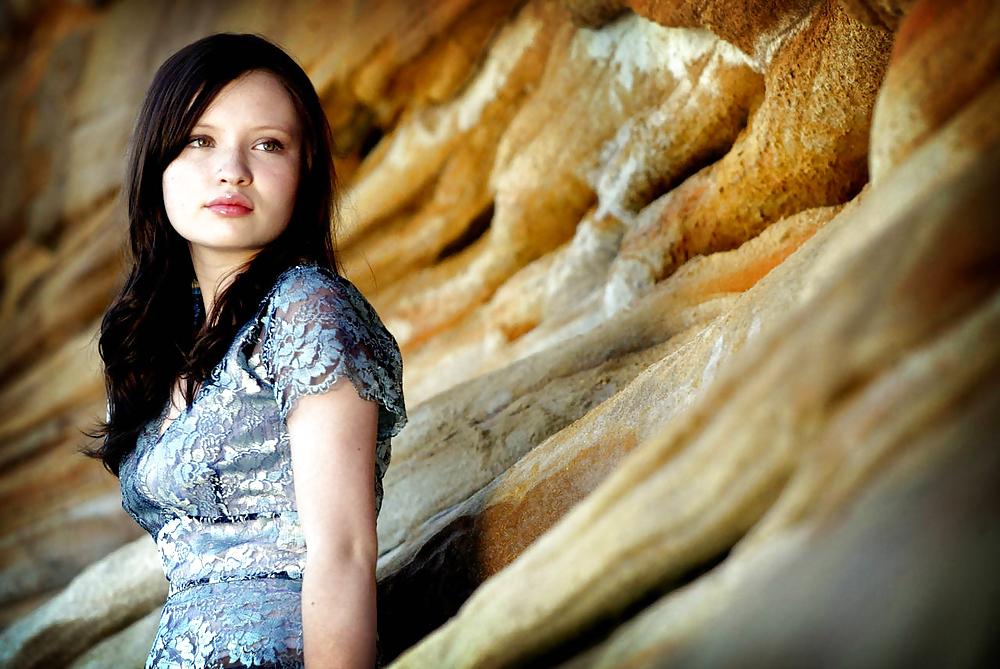 25P Emily Browning Ultimate Nude Collection