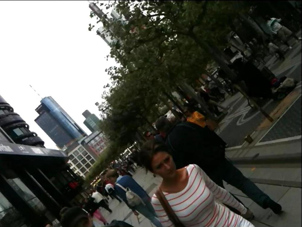 17P VOYEUR TEEN STREET 02  - COMMENT YOUR FAV