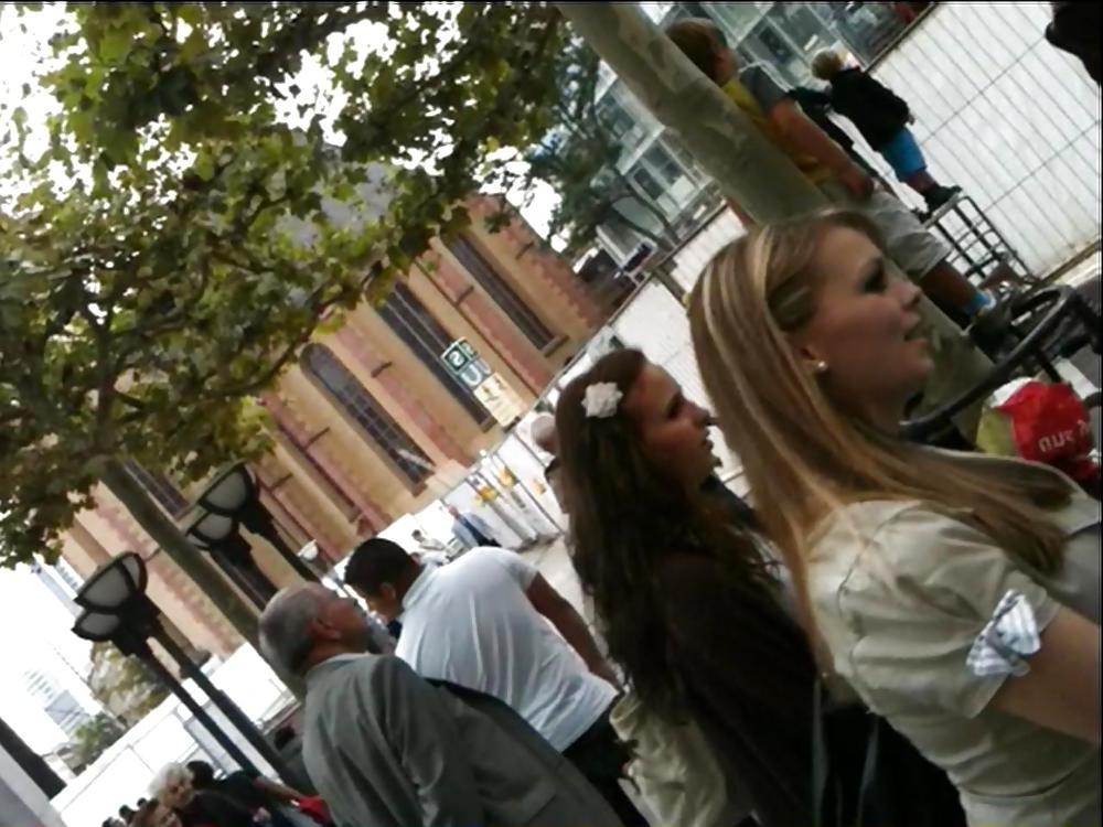 17P VOYEUR TEEN STREET 02  - COMMENT YOUR FAV