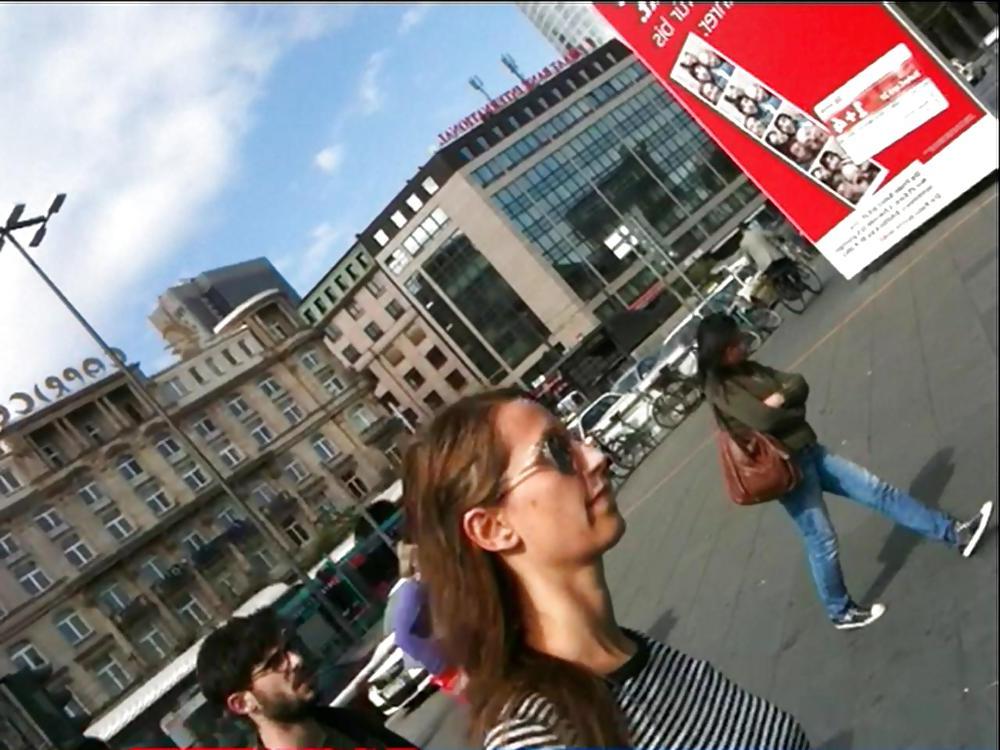 17P VOYEUR TEEN STREET 02  - COMMENT YOUR FAV