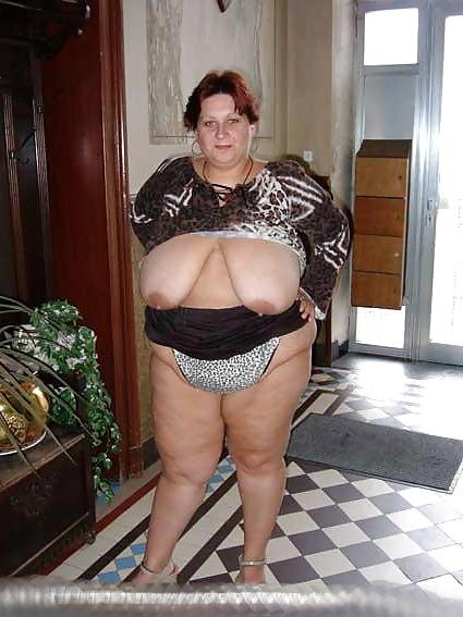 24P Mom with saggy tits.
