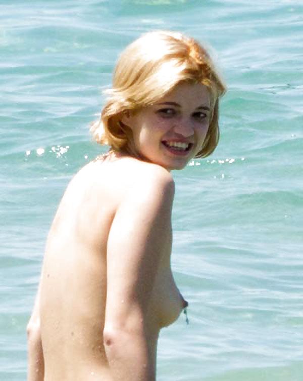 25P Celebrities Nude Slip 26