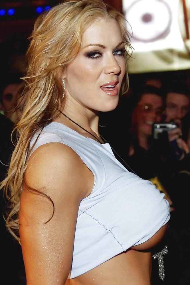 25P Joanie Laurer aka chyna