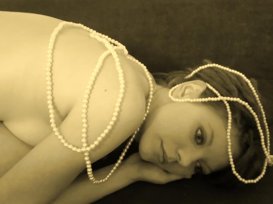 5P Sexy Poses of 20yo German EX Teen