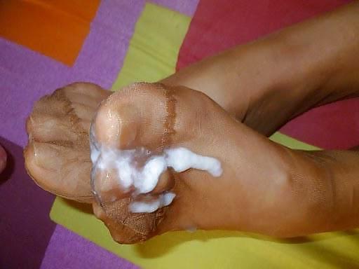 25P Cum on nylons