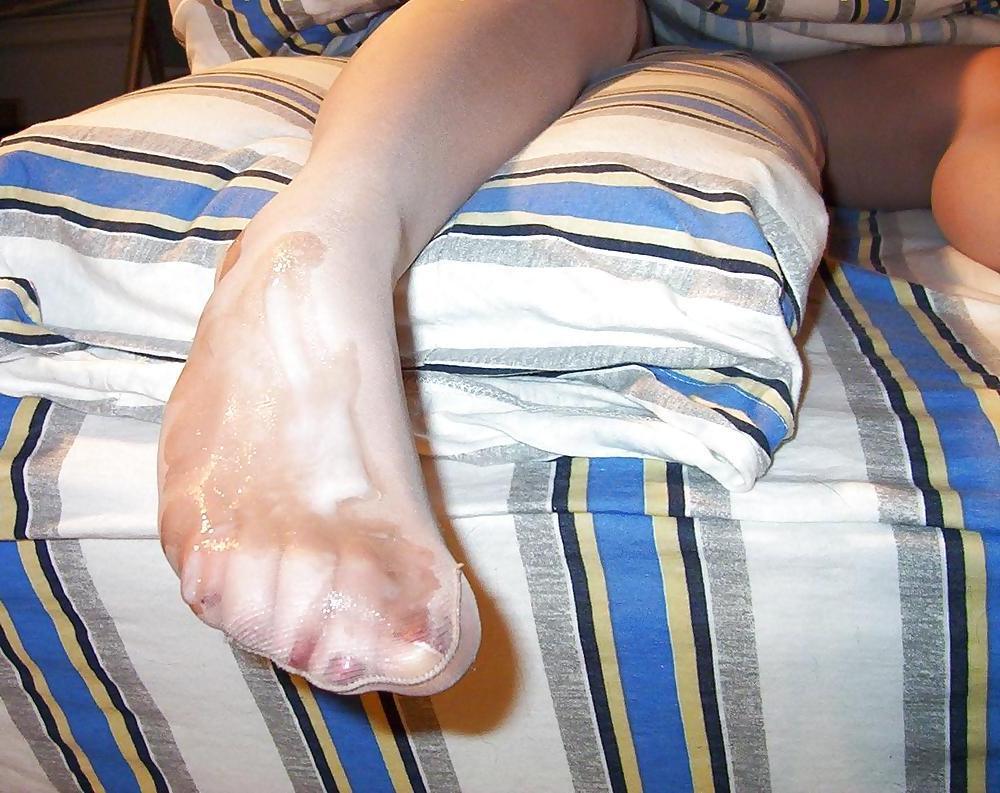 25P Cum on nylons
