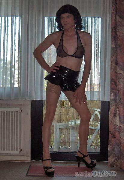 13P Crossdresser whore