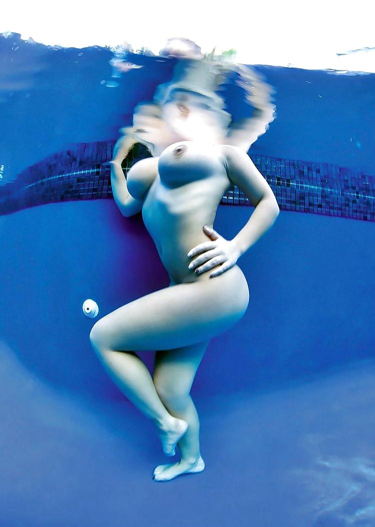 25P Erotic Lust under Water - Session 3