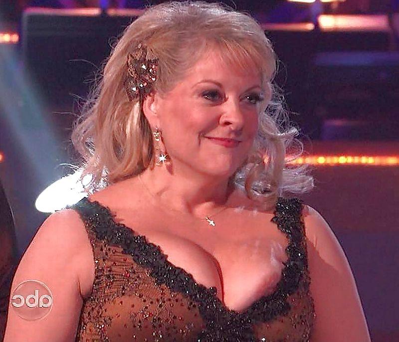 25P Celebrity upskirt and nipple slips #4