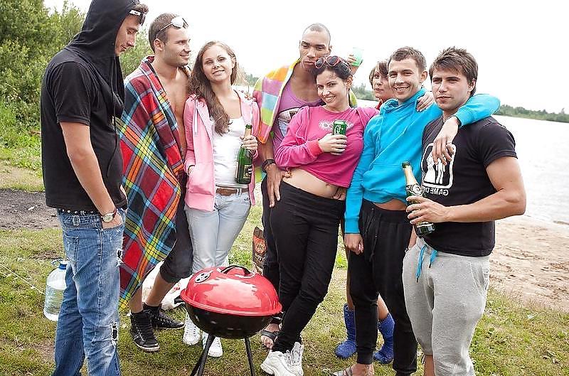 16P Swinger's party outdoor
