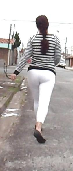 6P Alicia in the street