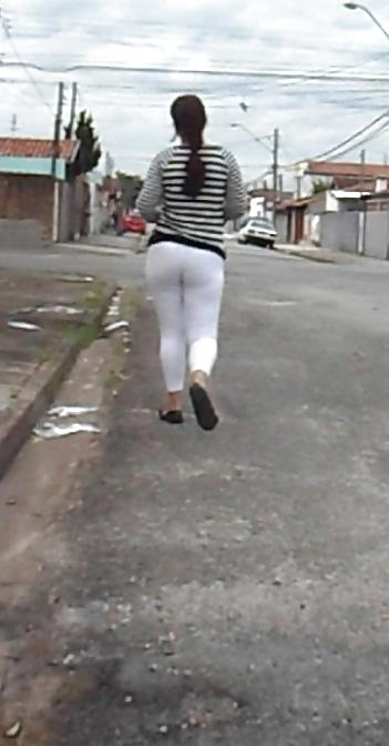 6P Alicia in the street
