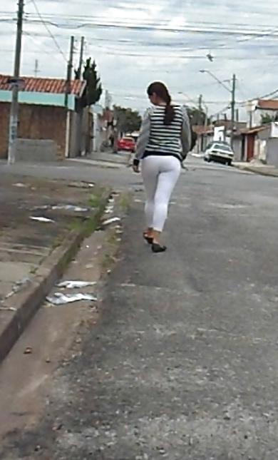6P Alicia in the street