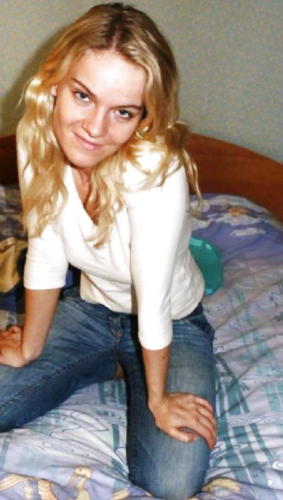 25P Private Pics-horny German Chick-perfect natural tits