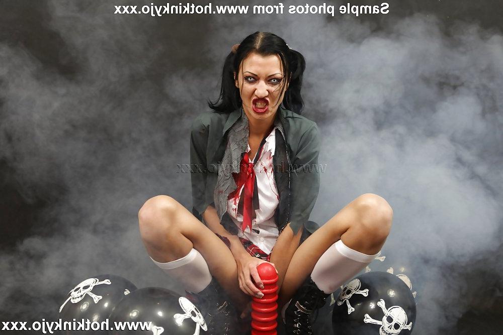 15P VAMPIRE GIRLS LOVE ANAL TOYS & FISTING TOO - HOTKINKYJO
