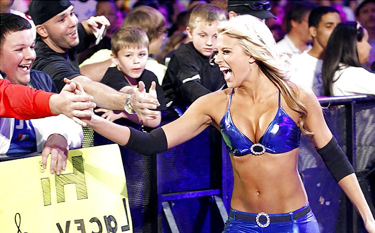 25P Kelly Kelly - WWE Diva mega collection