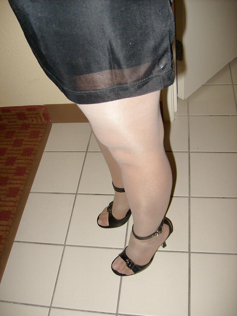 25P Hose and heels milf swinger
