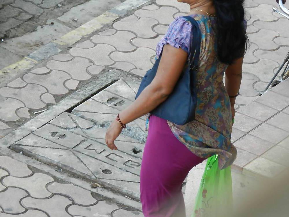 20P Desi Booty CanDid...