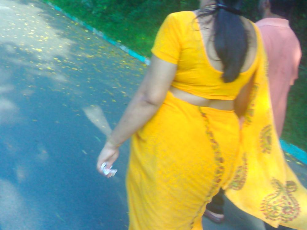 20P Desi Booty CanDid...