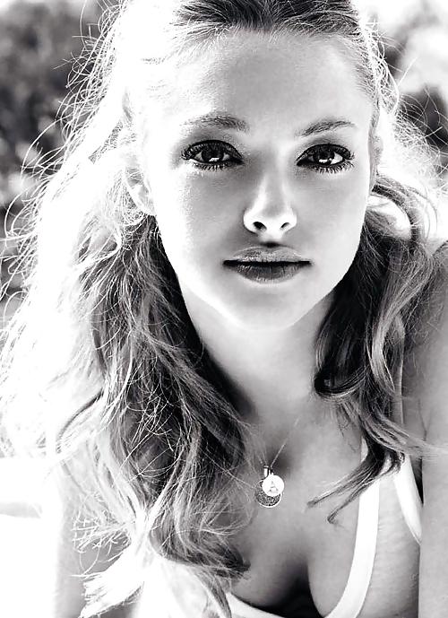 25P Amanda Seyfried Collection (With Nudes + Fakes)