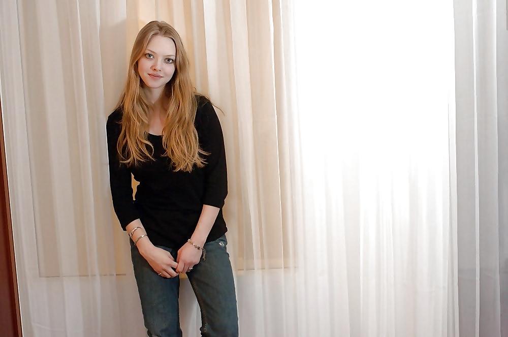25P Amanda Seyfried Collection (With Nudes + Fakes)