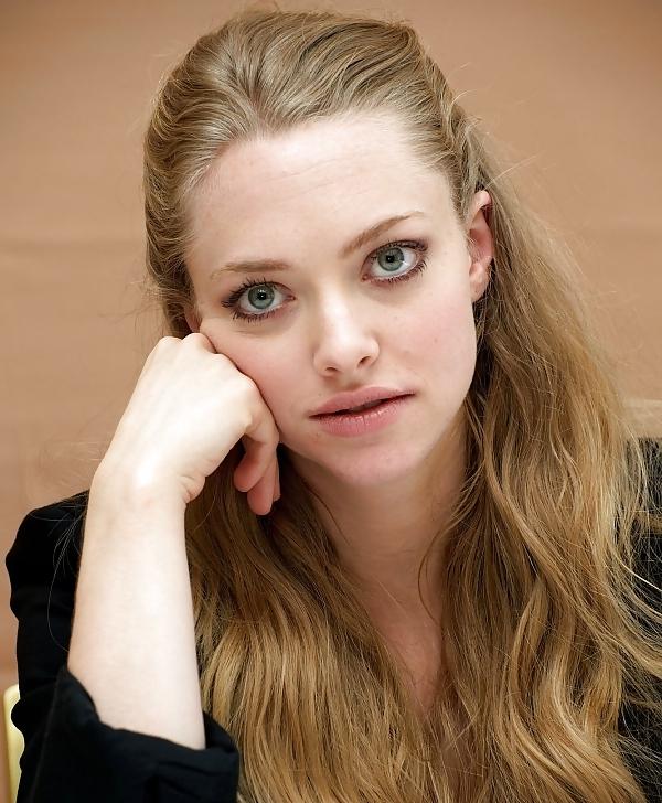 25P Amanda Seyfried Collection (With Nudes + Fakes)