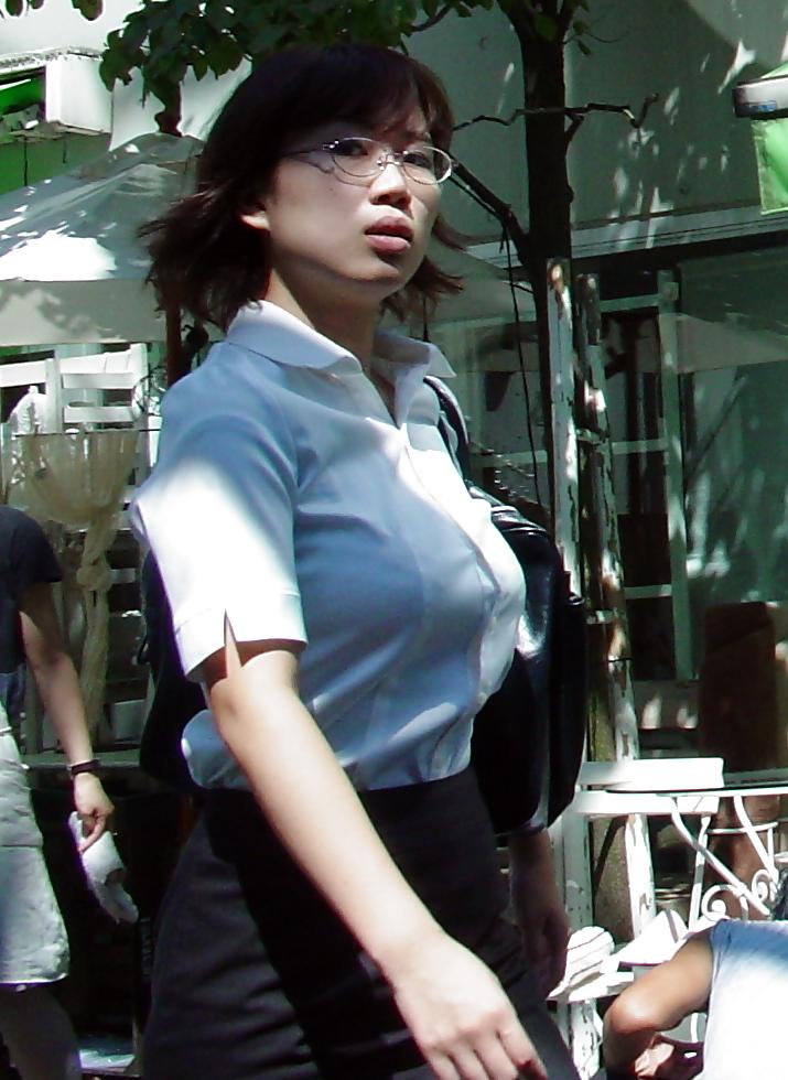 25P Various Japanese Girls on the Street PT 3